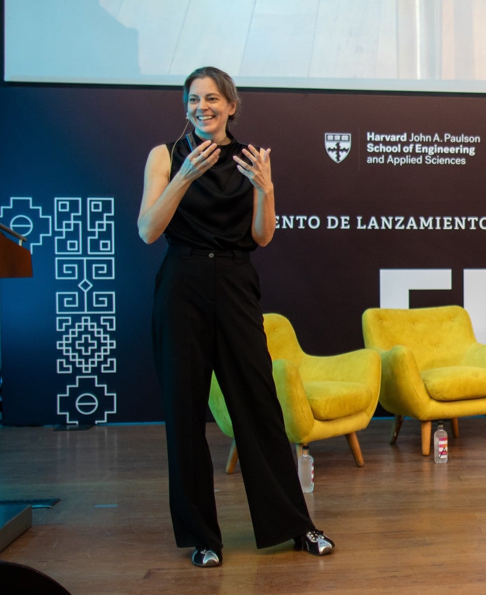 "Un científico es alguien que se hace preguntas todo el tiempo, cuando cocinamos también lo hacemos. Nos preguntamos, por ejemplo, por qué un postre o una torta no salió perfecta, nos convertimos de alguna manera en científicos hasta encontrar la fórmula ideal", dice Pia Sörensen.