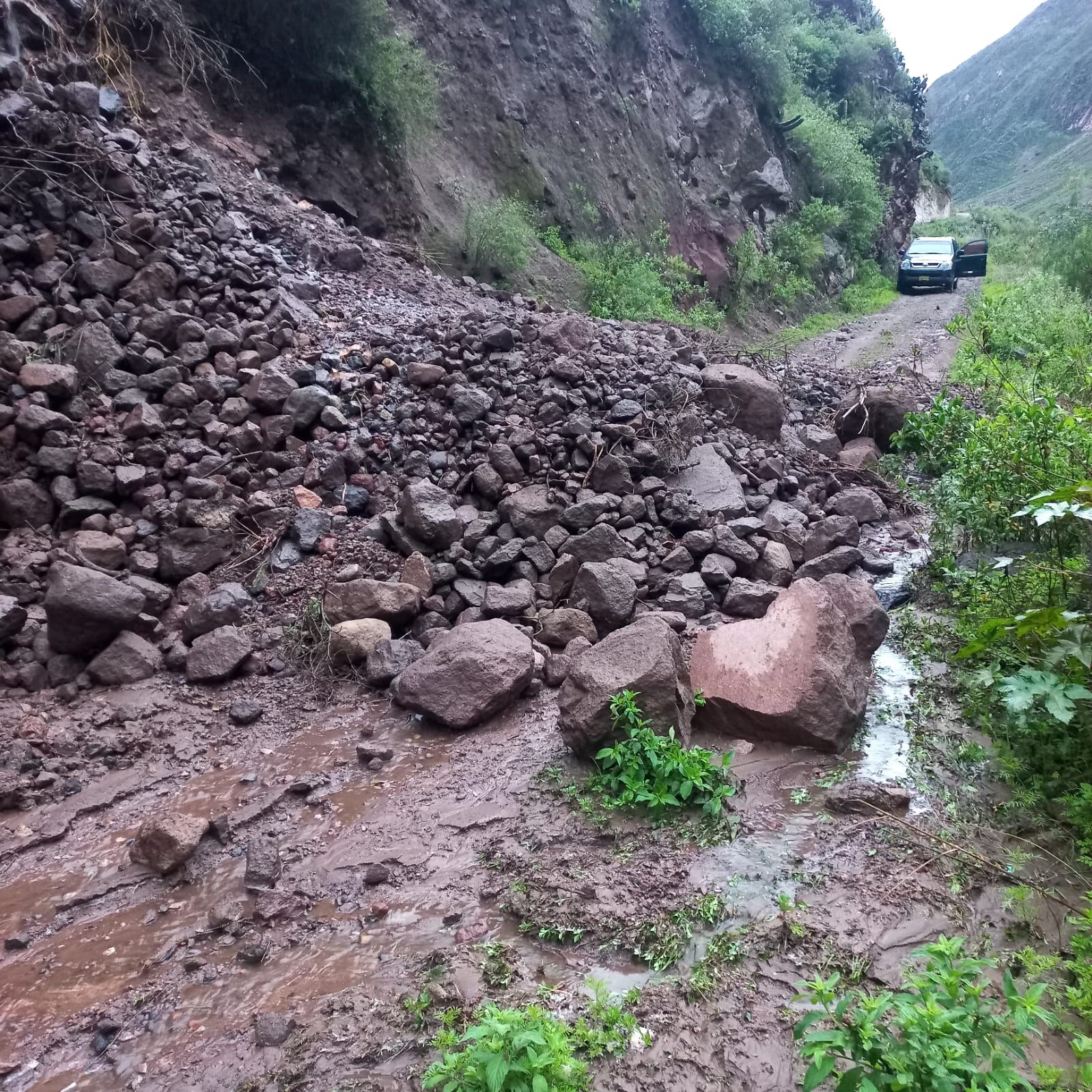 Rocas bloquean vías de comunicación. (Foto: Difusión)