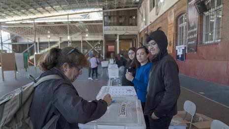 Elecciones en Chile con voto obligatorio: Encuestas apuntan a una segunda vuelta
