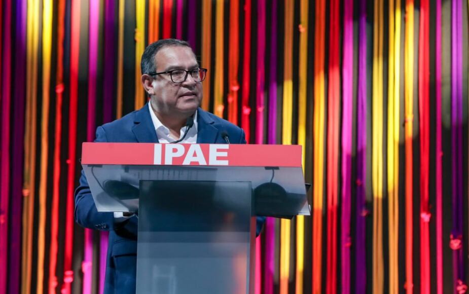 Ahora el premier Alberto Otárola detalla en el CADE 2023 las medidas económicas del Gobierno para generar seguridad en el sector privado.