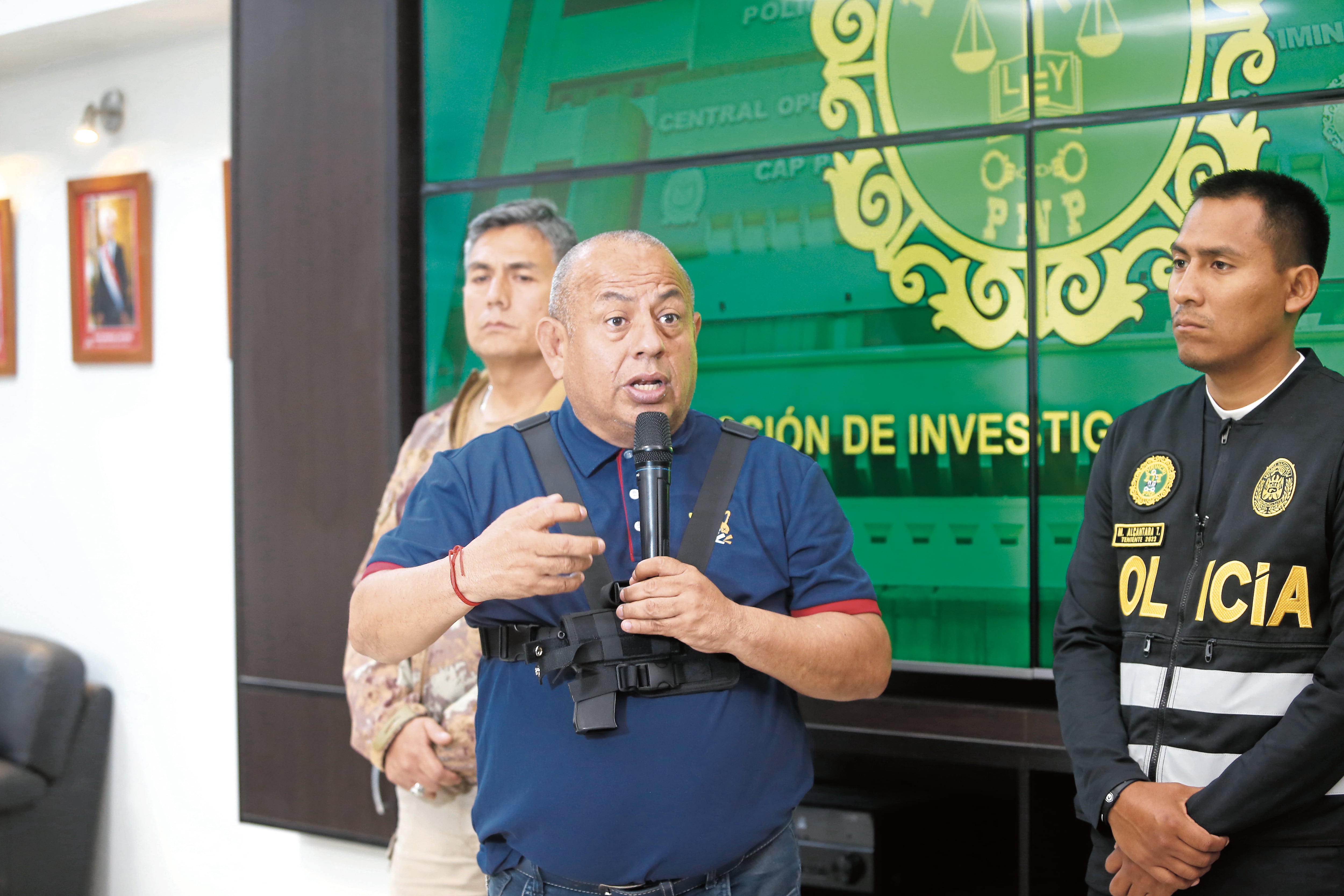 General Víctor Revoredo afirma que llaneros que afecten la seguridad “se irán a Challapalca” o los regresarán como al ‘Maldito Cris’. Dijo que tiene la ‘disposición’ del presidente.