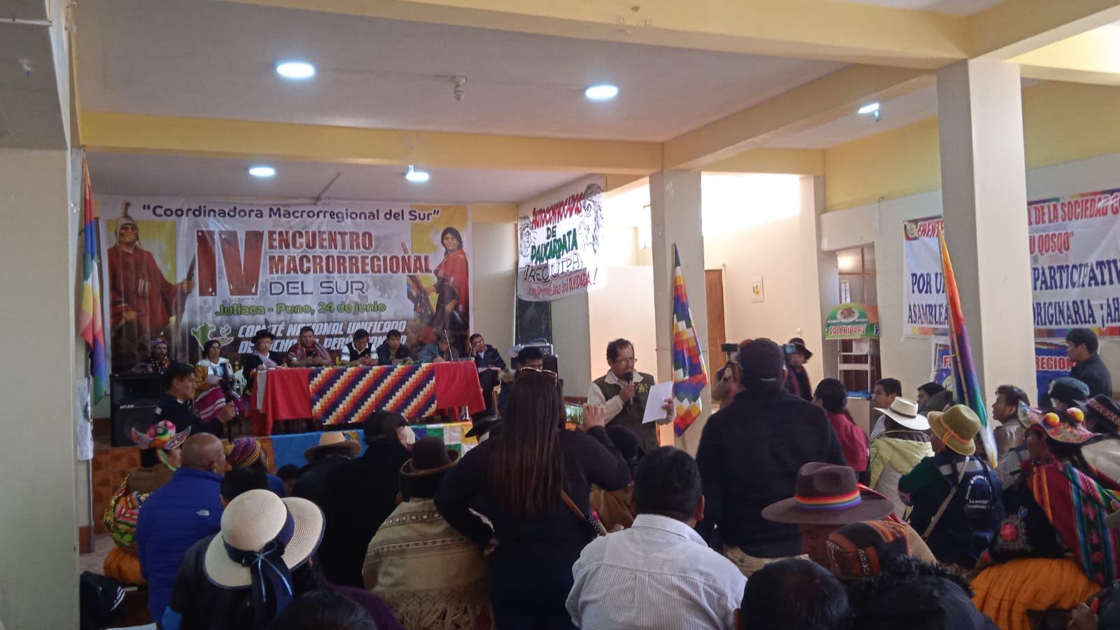 Un grueso de los asistentes cuestionaron la presencia de Inquilla Sucasaca. Foto/Difusión.