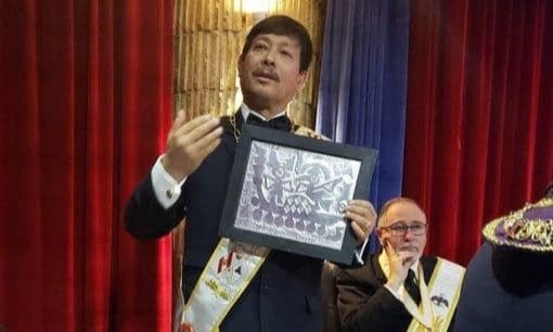 El hoy premier Eduardo Arana cuando integraba la logia masónica. Foto. Difusión.