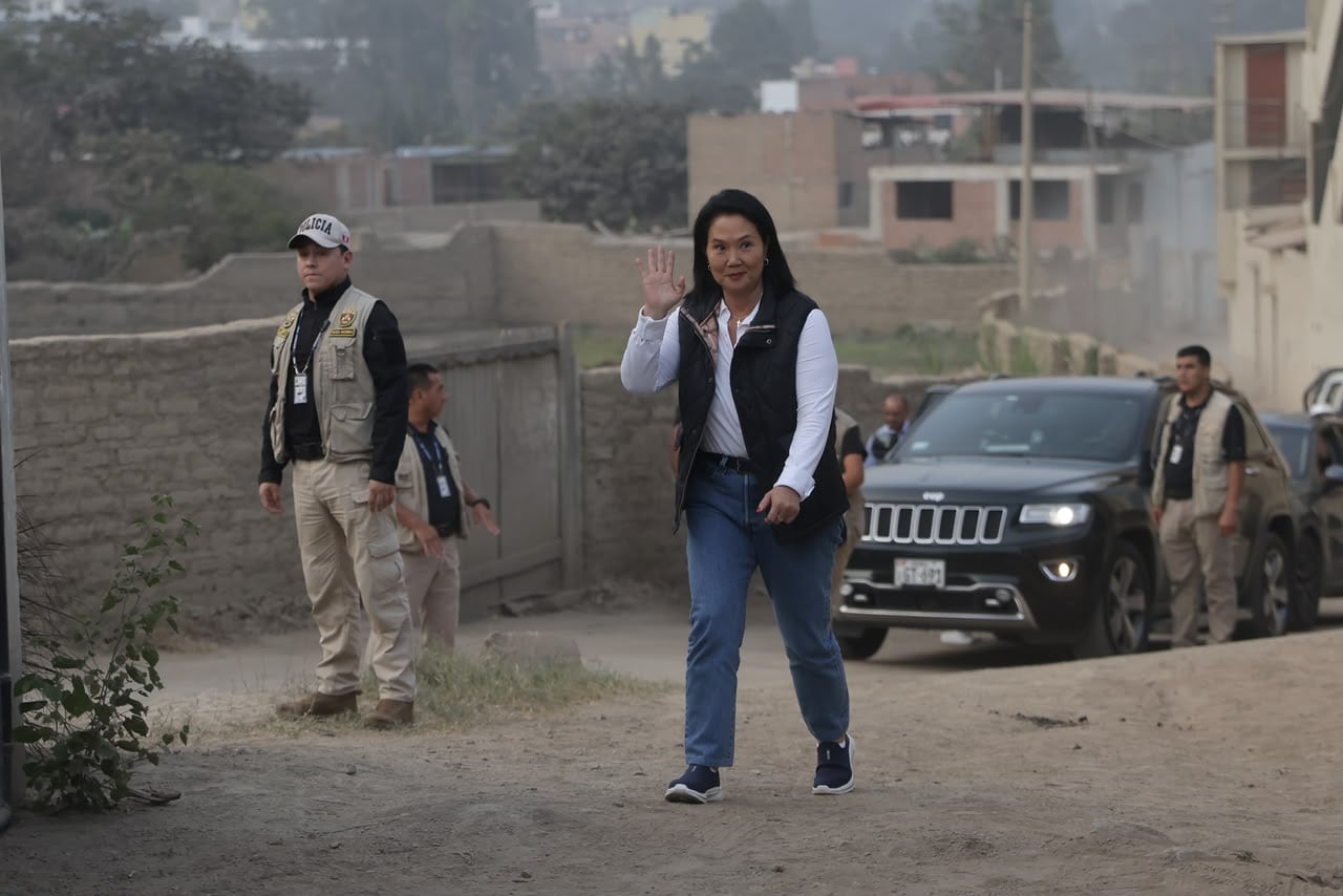 Keiko Fujimori confía en el JNE... con manual y garantía limitada