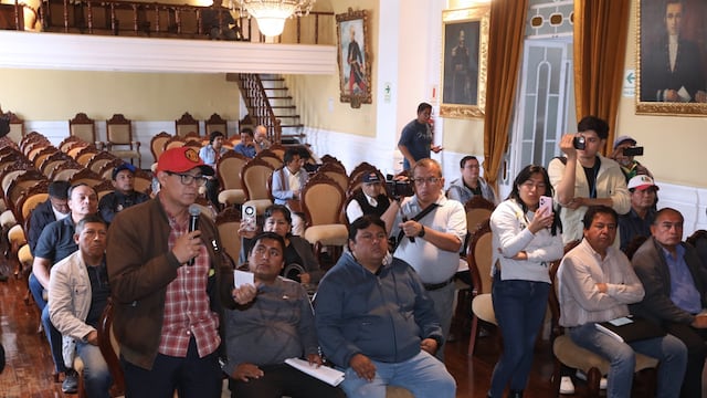 Alcalde de Trujillo ofrece póliza de Seguro Vida Ley y la compra de uniformes a trabajadores   