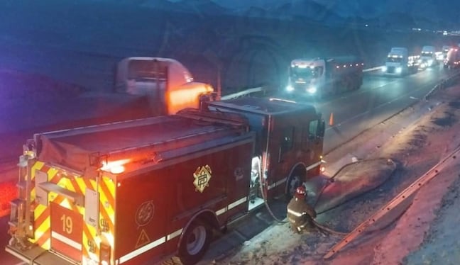 Bomberos acudieron al accidente donde falleció el conductor en la Vía Cerro Verde