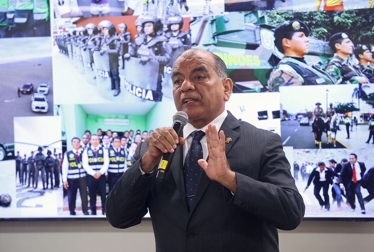 César Astudillo indicó que policías y militares serán desplegados para garantizar el orden y proteger a más de 26 millones de electores. (Foto: Mininter)