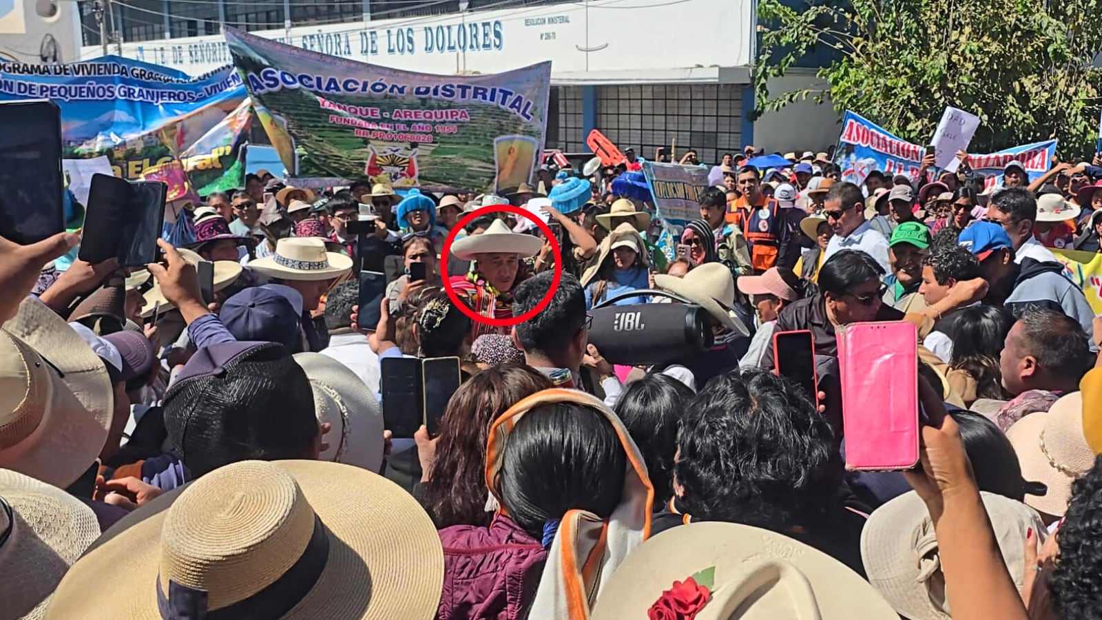 Alcalde de Cerro Colorado, Manuel Vera, festejó fallo judicial en el mismo municipio. (Foto: Yunsu Pariapaza/@photo.gec)