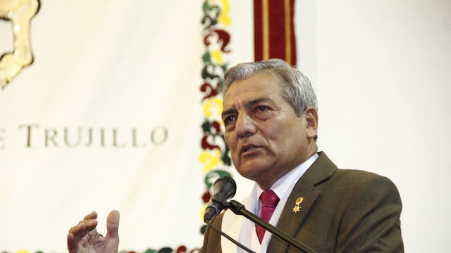Elidio Espinoza juramentó como alcalde de Trujillo