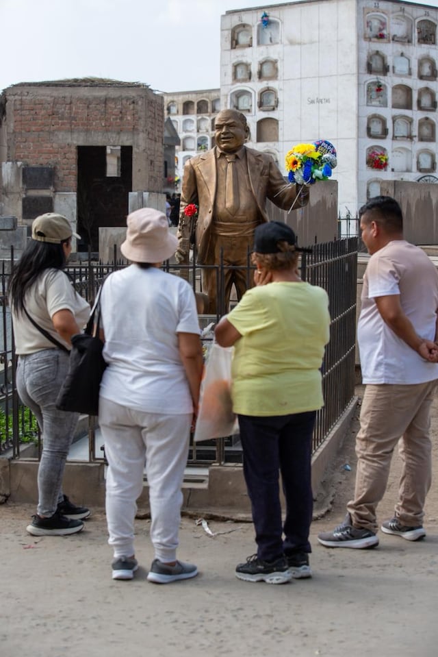 Día del Padre: familias visitan el cementerio El Ángel para recordar a sus seres queridos (Fotos: Fernando Sangama/GEC)