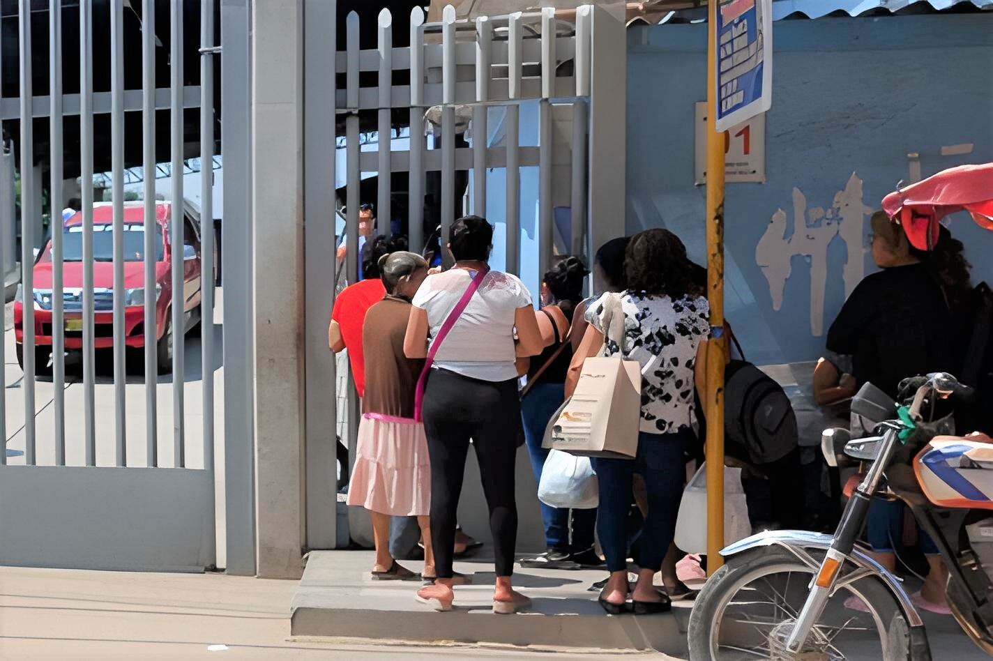 El anciano de 75 años sufrió el corte del abdomen con una mola cuando realizaba unos trabajos en su casa, en el A.H. 4 de Noviembre.