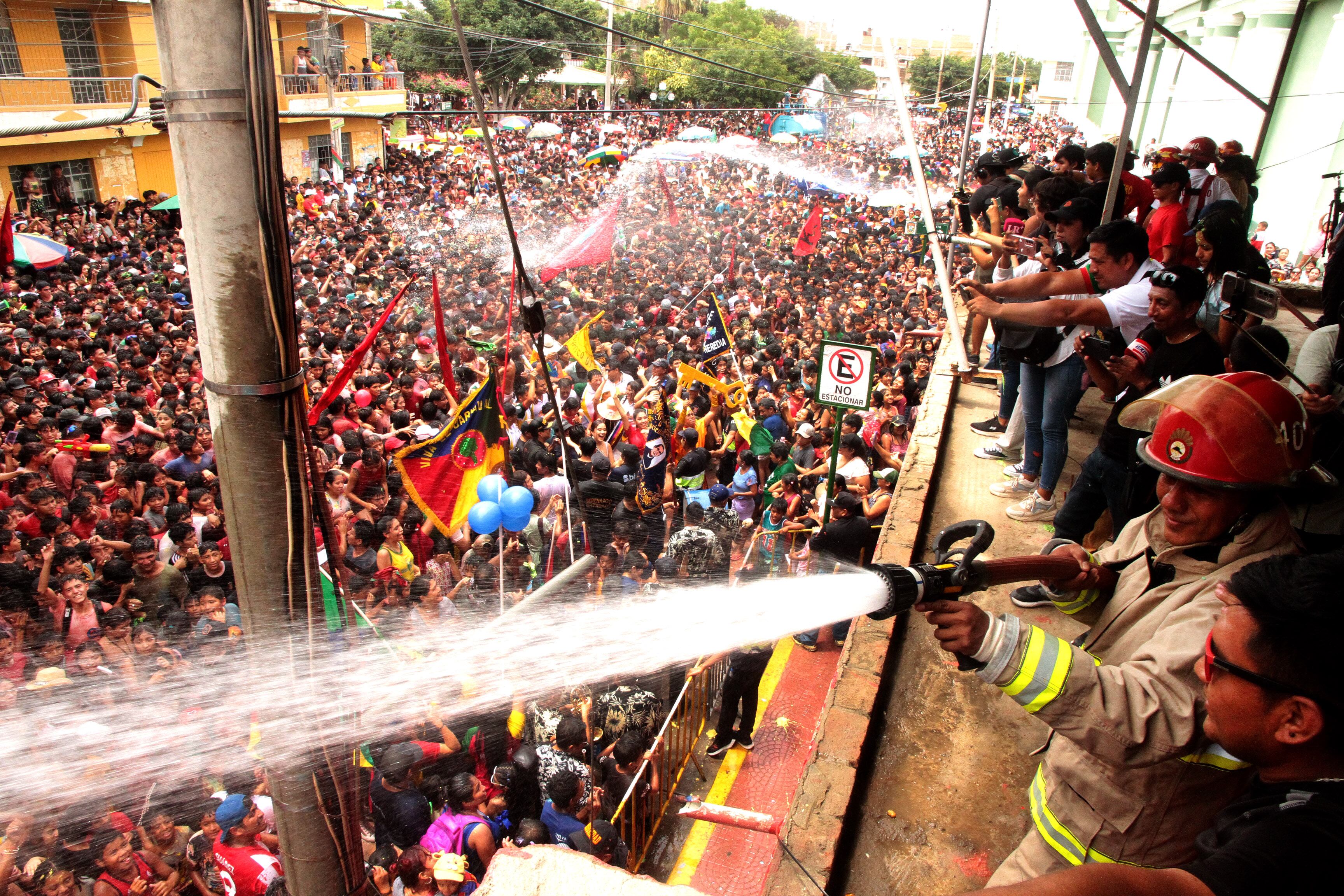 Inicio de los juegos de carnaval en Catacaos, mantiene la tradición.