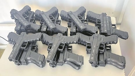 Pretendían inundar Trujillo con réplicas de pistolas