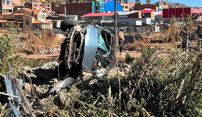 Puno: Policía pierde la vida tras despiste y vuelco de su vehículo en la avenida Costanera Sur. Foto: Correo.