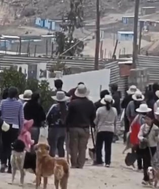 Pobladores en el distrito de Yura. Foto: GEC