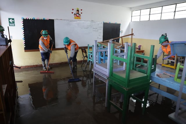 Keiko Fujimori inspecciona zonas afectadas por lluvias en Villa María del Triunfo