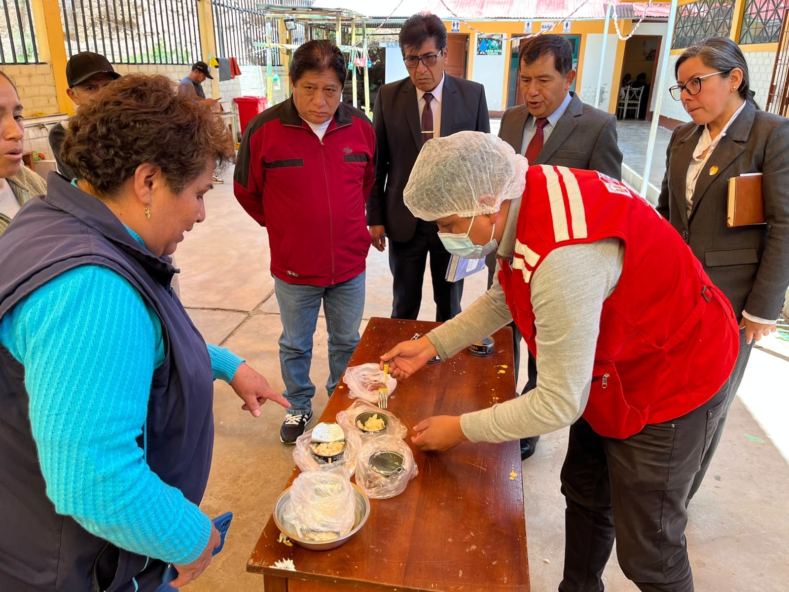 Tarma: encuentran gusanos en conserva de pollo destinada a escolares (video)