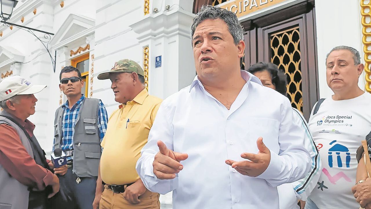 El exalcalde de Trujillo no acudió a la audiencia judicial por una querella por difamación agravada que le interpuso el magistrado Juan Luján Burgos.