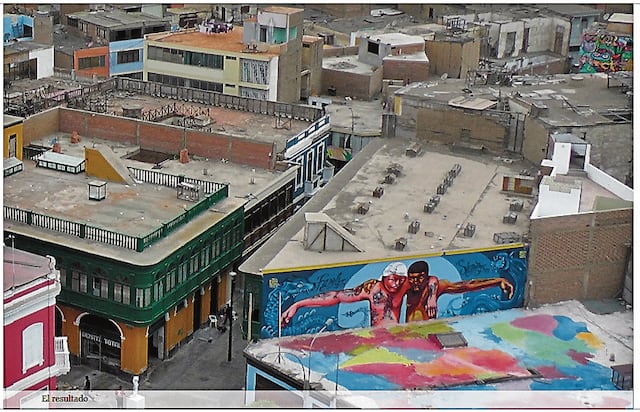 Mural representa la crucifixión, la familia y la amistad.