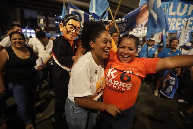 Simpatizantes de partidos llegan a exteriores del Centro de Convenciones por debate presidencial (Foto: Julio Reaño/GEC)