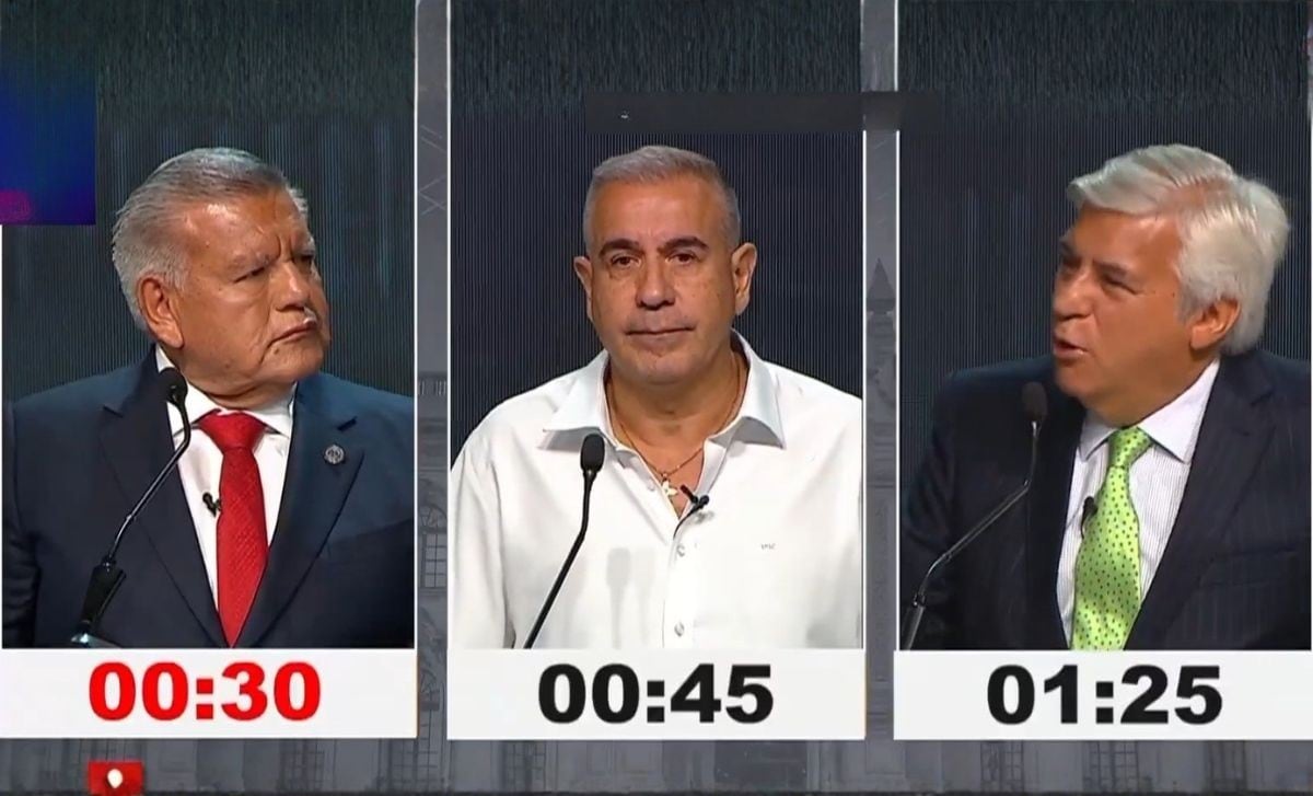 El candidato presidencial Fernando Olivera protagonizó tensos momentos durante el debate. (Foto: Captura TV Perú)