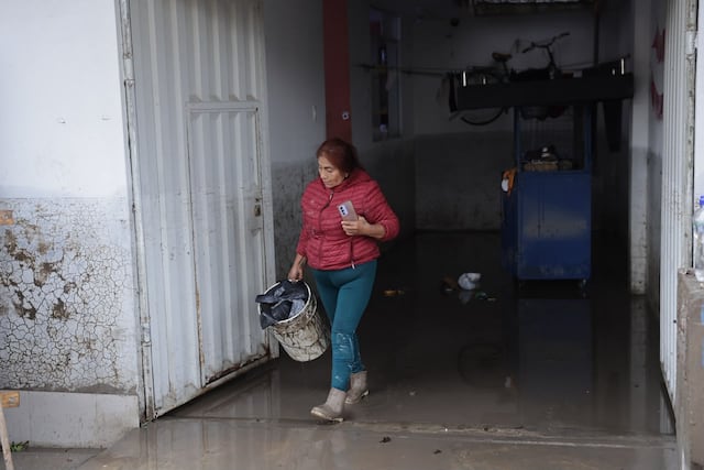 Keiko Fujimori inspecciona zonas afectadas por lluvias en Villa María del Triunfo
