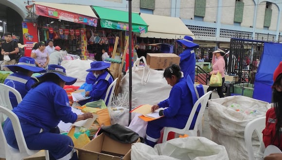 Campaña de reciclaje en mercado San Camilo. GEC.