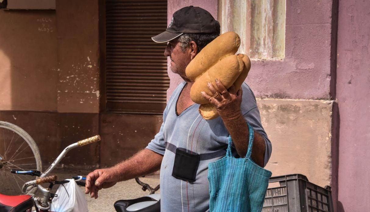 Esto afectará especialmente al pan que se puede adquirir con la libreta de racionamiento, una serie de productos subvencionados por el Estado. (Foto: AFP)