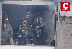 La Victoria: Nueve unidades de bomberos luchan contra incendio en galería de Gamarra