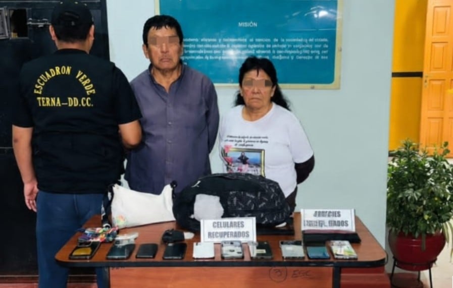 Dos personas de la tercera edad fueron detenidas en Locumba en posesión de ocho celulares