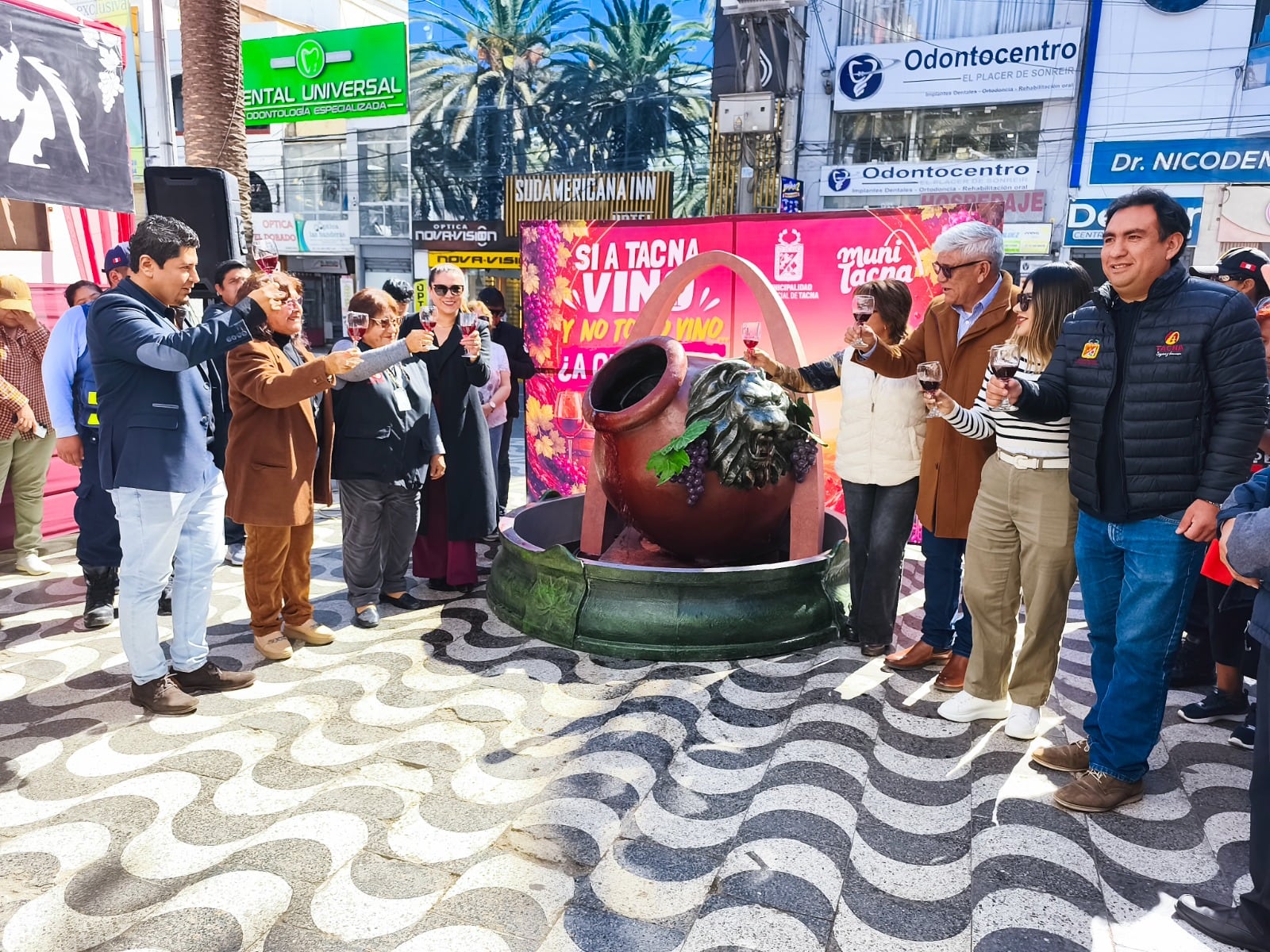 Hasta este domingo se realiza el I Festival del Vino Peruano en la avenida Bolognesi. (Foto: Correo)
