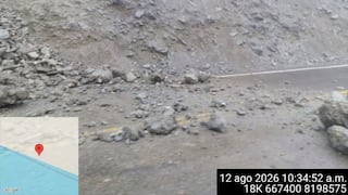 Derrumbe de piedras bloquea parcialmente la Panamericana Sur en Atico