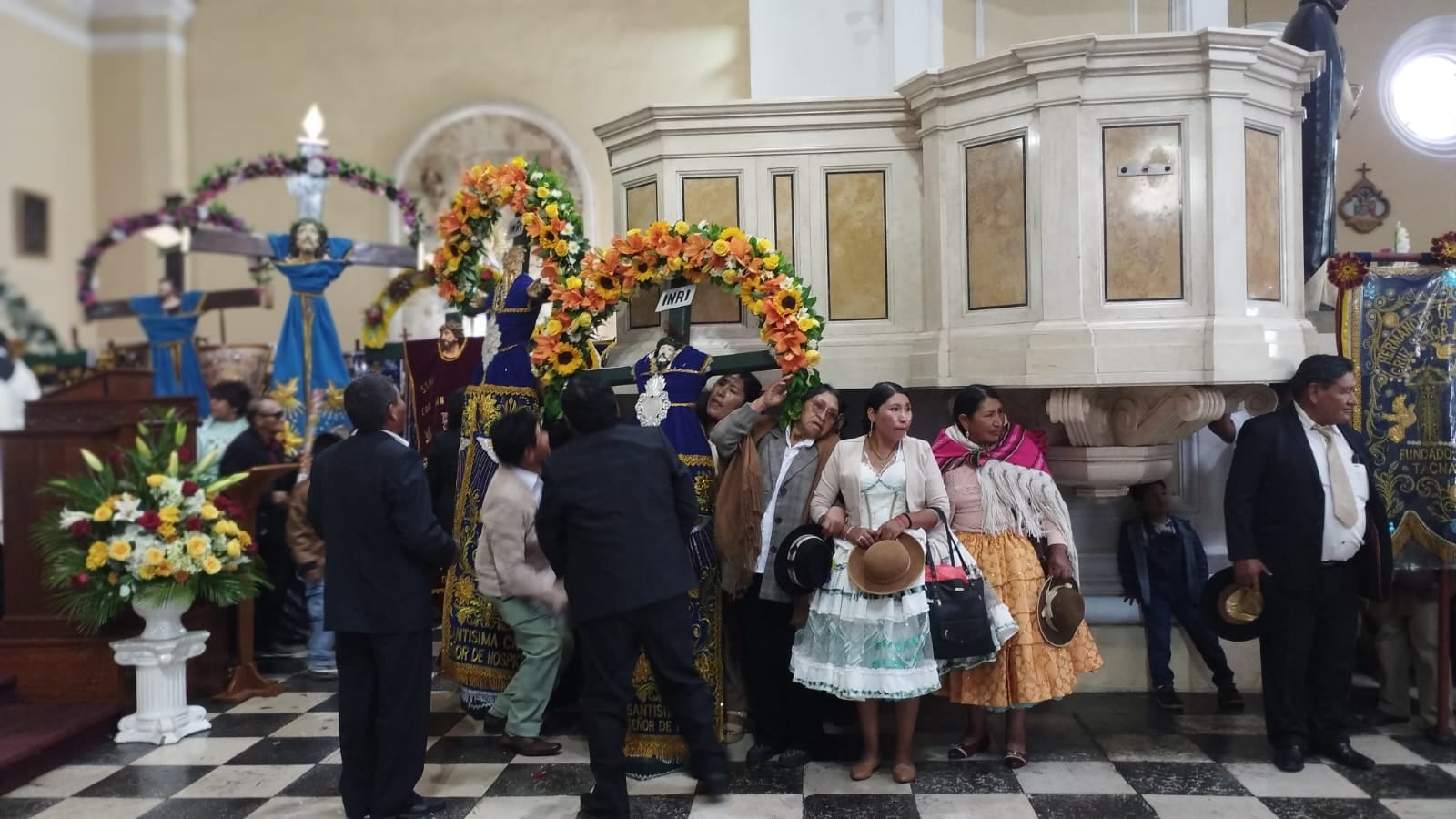 Hasta la Catedral de Tacna llegó el centenar de cruces para participar en una misa. (Foto: Difusión)