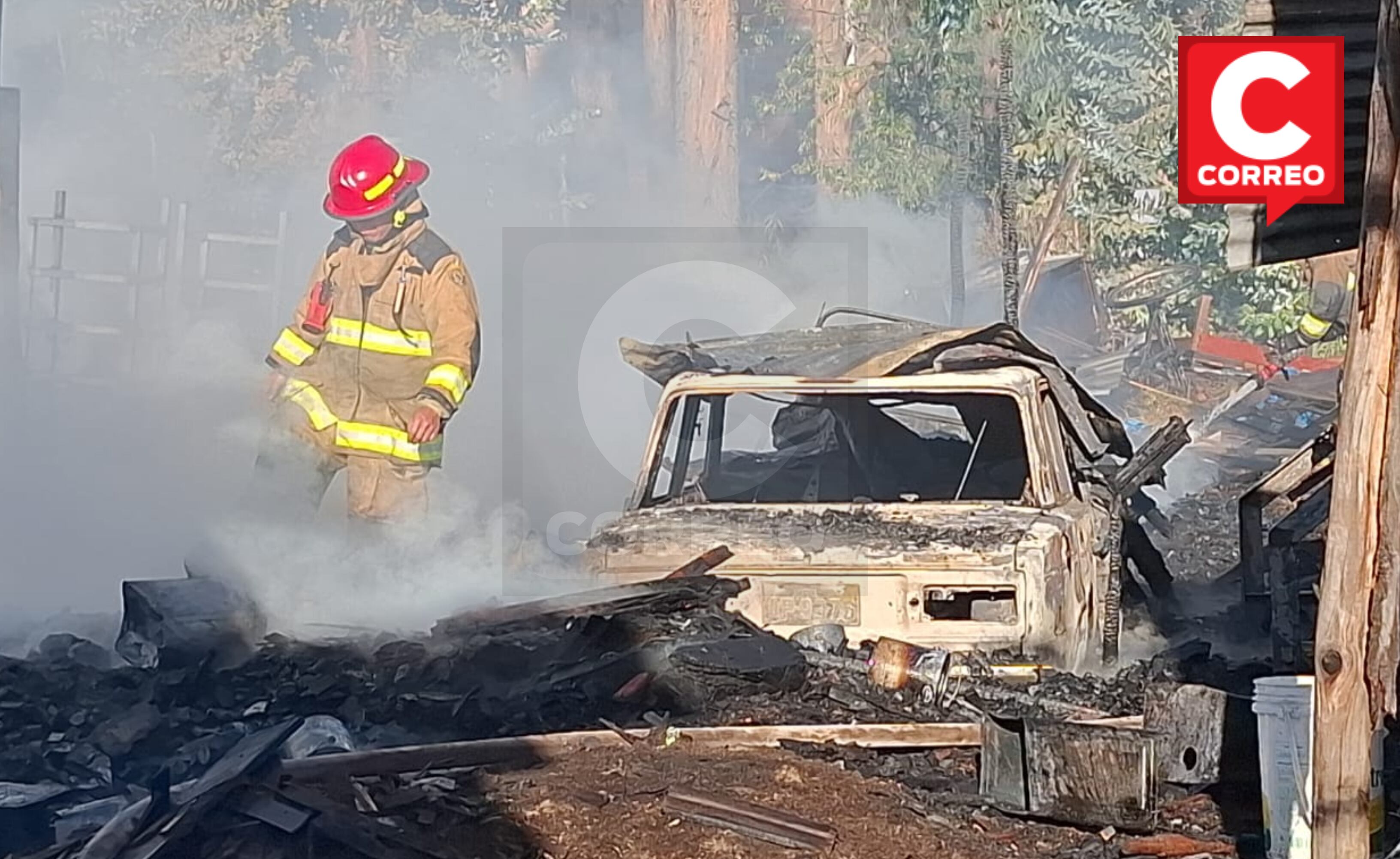 Huancayo: Arde infierno en “Palacio de las puertas” y ancianos pierden 50 mil soles
