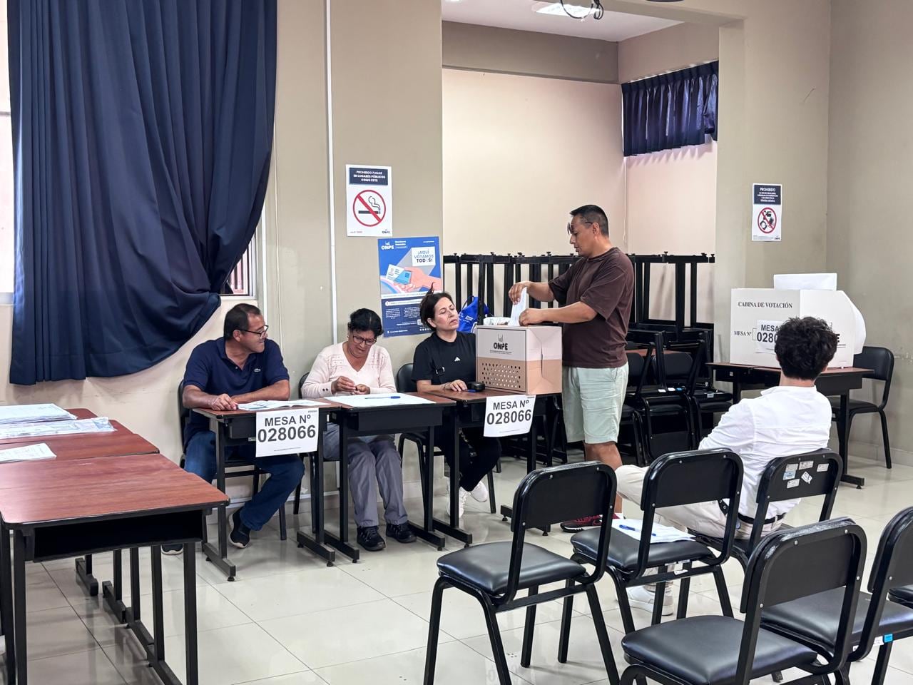 Última mesa de votación se instaló a las 10 de la mañana. Además, se denunció una suplantación y se impidió sufragar a una joven de 19 años porque aparecía como fallecida.