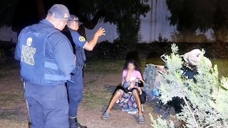Retiran a extranjeros que dormían en parque de Trujillo