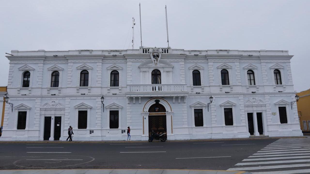 Se trata de la gerente de Desarrollo Económico Local, Vicky Mori del Águila, y la subgerente de Gestión del Riesgo de Desastres, Shirley Deysi Cristina Rojas Pajuelo. (Foto: Randy Reyes)