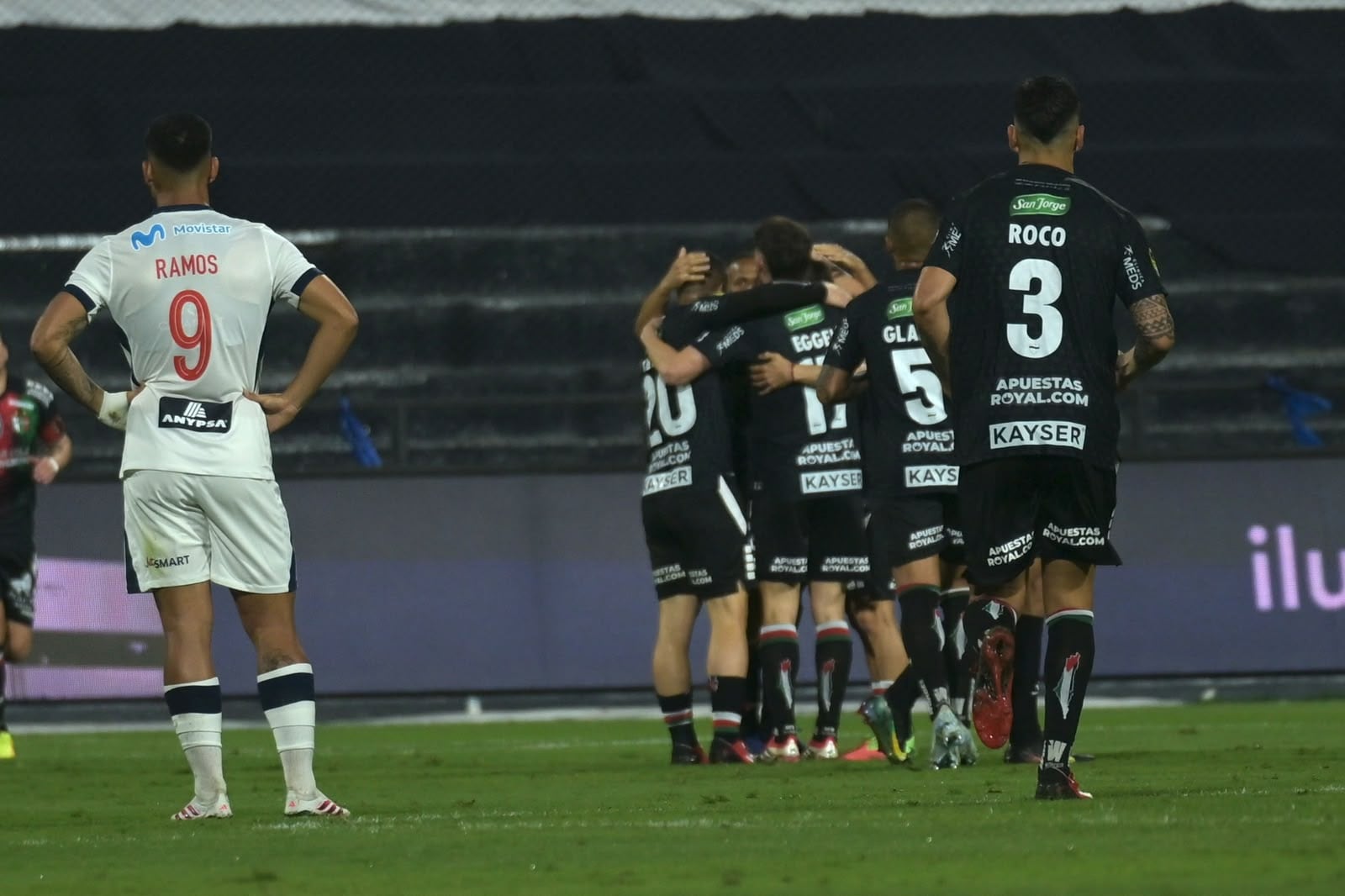 Gianfranco Chávez marcó un autogol y Bryan Carrasco anotó de penal para el conjunto chileno; Luis Ramos convirtió para los blanquiazules. (Foto: Paloma del Solar/@photo.gec)