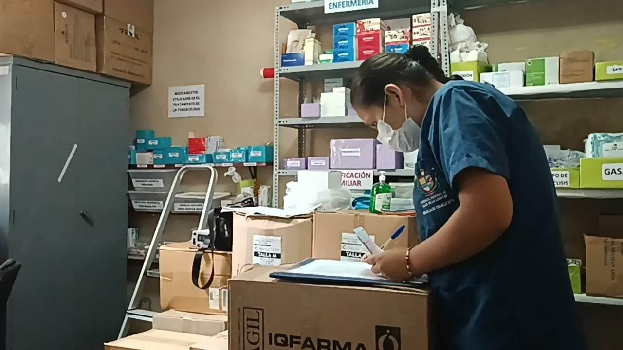 Pacientes y personal edil comparten baños y recorren los mismos pasillos, a la espera de la ejecución del nuevo establecimiento de salud que tendría que beneficiar a más de 12 mil personas.