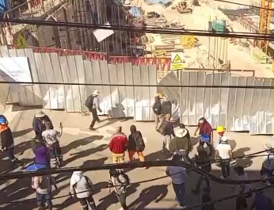 Construcción Civil abandona obras en Arequipa y protestan con vandalismo (VIDEO)