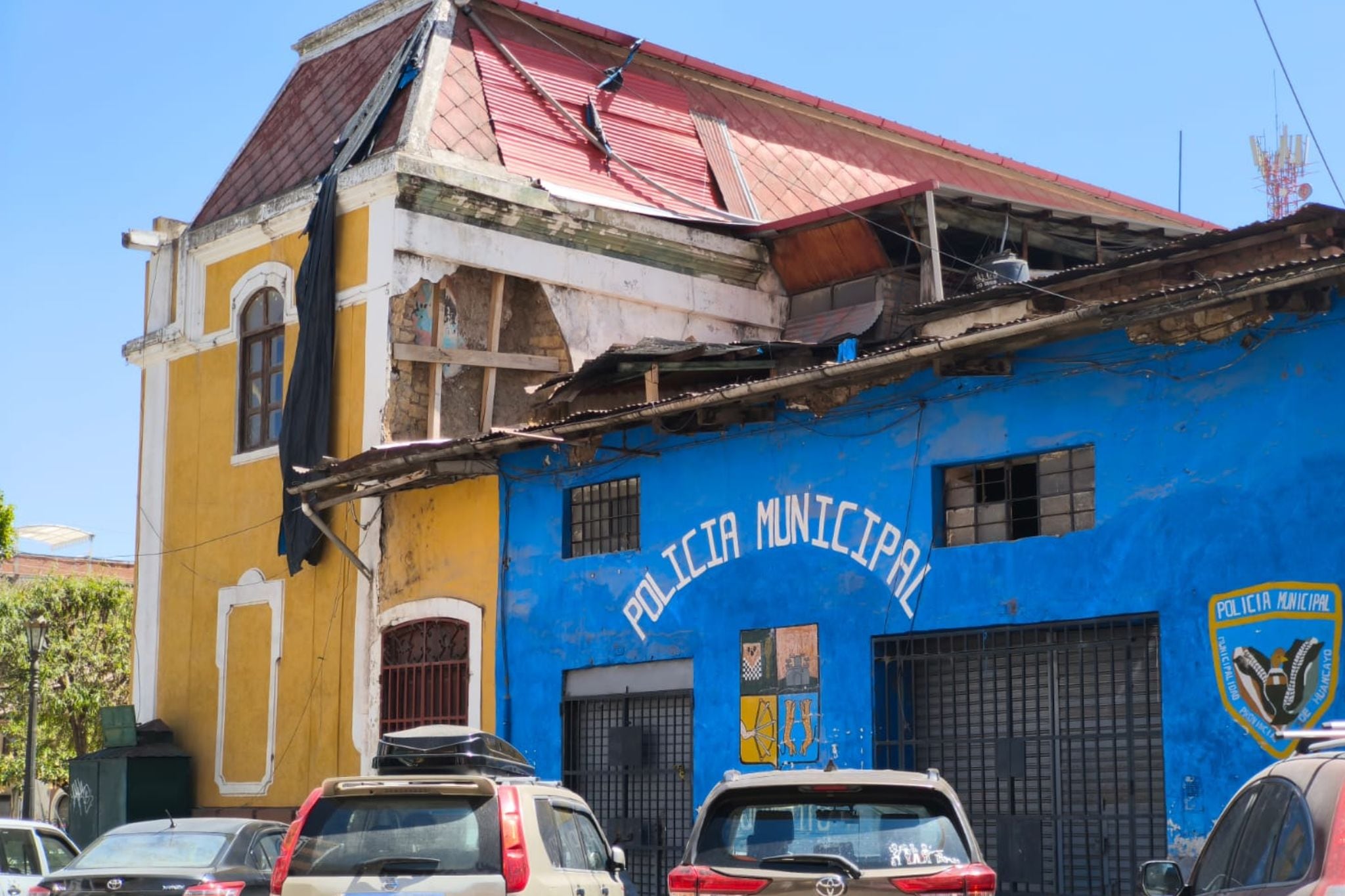 Personal que labora en el Coliseo Municipal de Huancayo teme por su vida en vetusta infraestructura