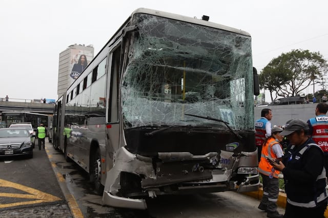 Triple choque en el Metropolitano deja al menos 40 heridos en Miraflores (Fotos: Violeta Ayasta/GEC)