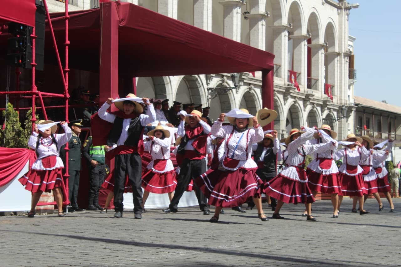 Autoridades saludan a Arequipa en su mes jubilar por el 486.° Aniversario de fundación. (Foto: Yunsu Pariapaza/@photo.gec)
