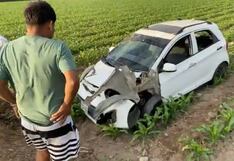 La Libertad: Auto se despista y termina dentro de una chacra de maíz