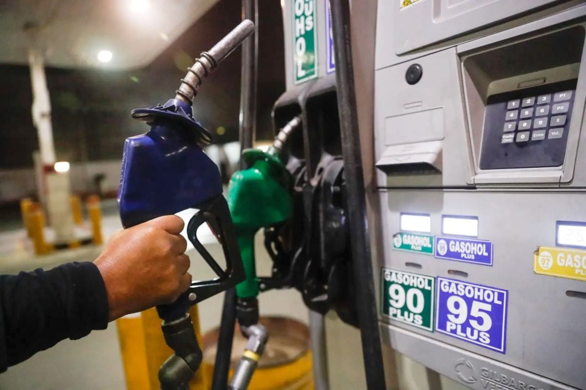 Osinergmin informó que no habrá escasez de combustibles en las próximas semanas, aunque los precios suben.