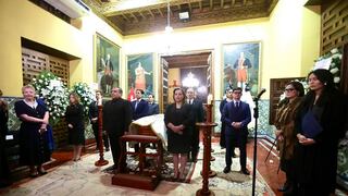 Dina Boluarte acudió a velorio de excanciller Ana Cecilia Gervasi