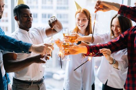 Cómo evitar el efecto “aguafiestas” en las celebraciones de fin de año en las empresas