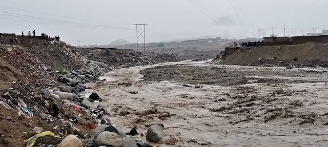 Las aguas de la quebrada San Idelfonso alarmaron a la población.