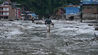 Inundaciones en Nepal y China dejan al menos 160 muertos y cientos de desaparecidos