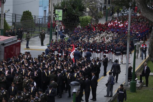 Regresa el Gran Desfile y Parada Militar por Fiestas Patrias. Cientos de peruanos acudieron a la ceremonia y se tomaron fotos con los uniformados. (Foto: HugoCurotto @phto.gec)